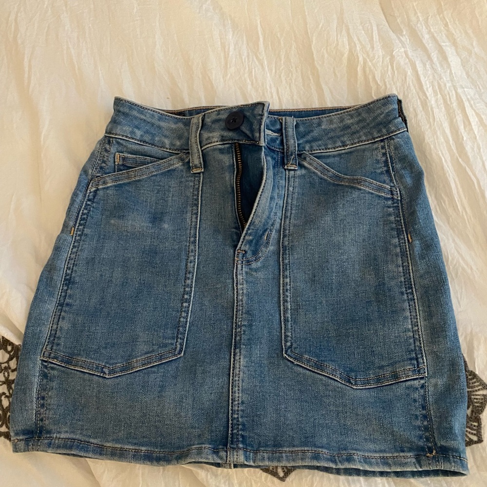 American eagle jean skirt